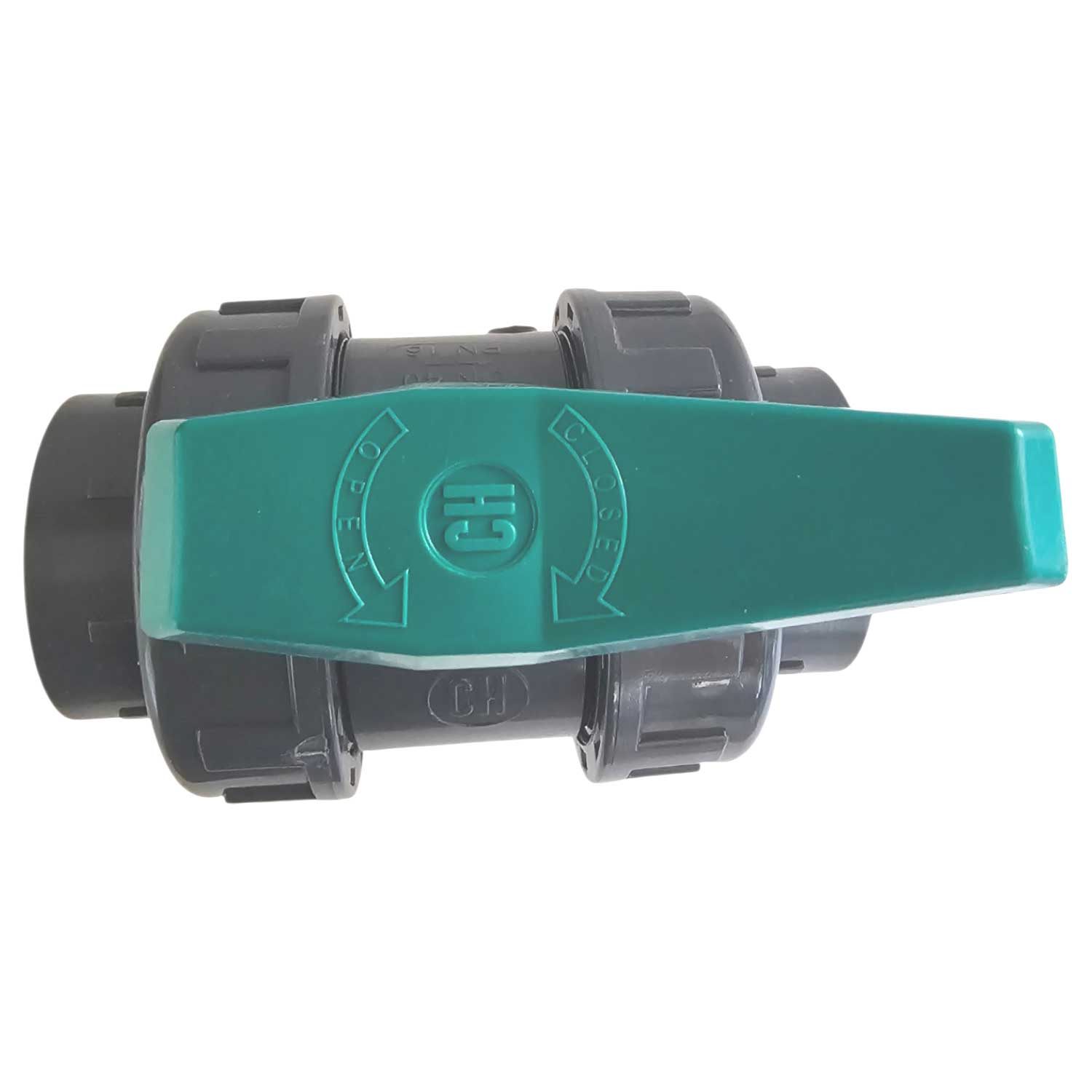 Ein schwarzer PVC-Kugelhahn mit grünem Griff für industrielle Flüssigkeitskontrollsysteme.
