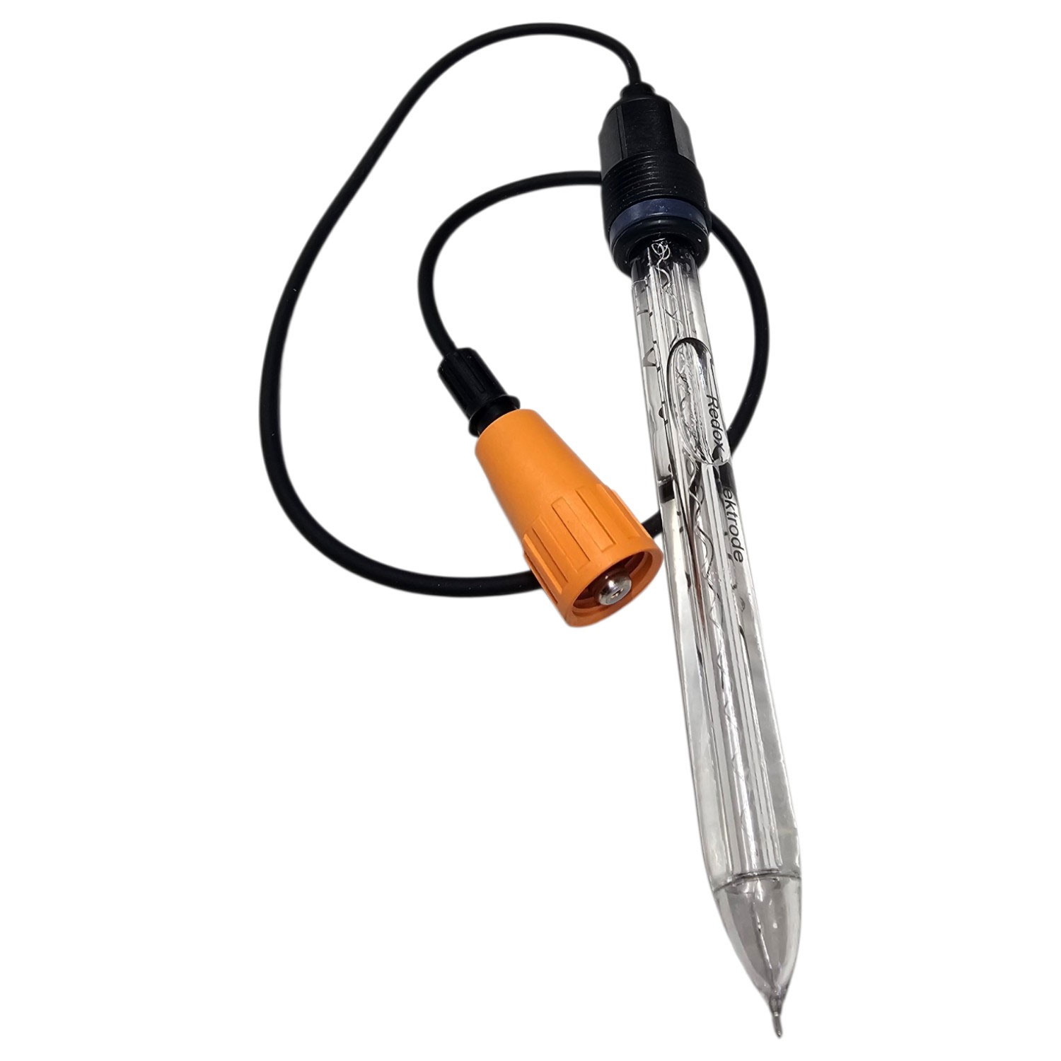 Eine Redox-Elektrode aus Glas mit schwarzem Kabel und orangefarbener Schutzkappe auf weißem Hintergrund.