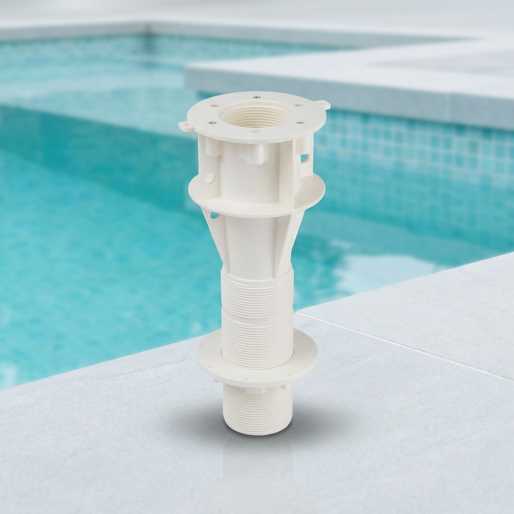 Pool-Rücklaufverschraubung aus weißem Kunststoff mit Gewindeanschlüssen und Montageflansch.