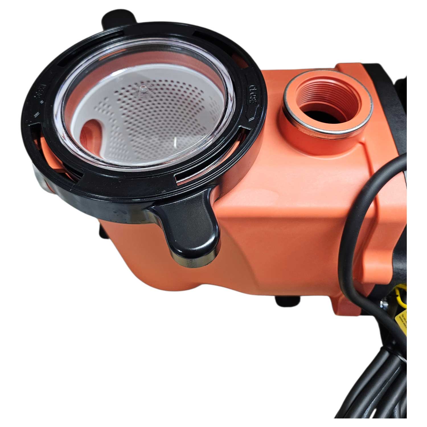 Eine orangefarbene Poolpumpe mit einem transparenten Deckel und integriertem Siebkorb.