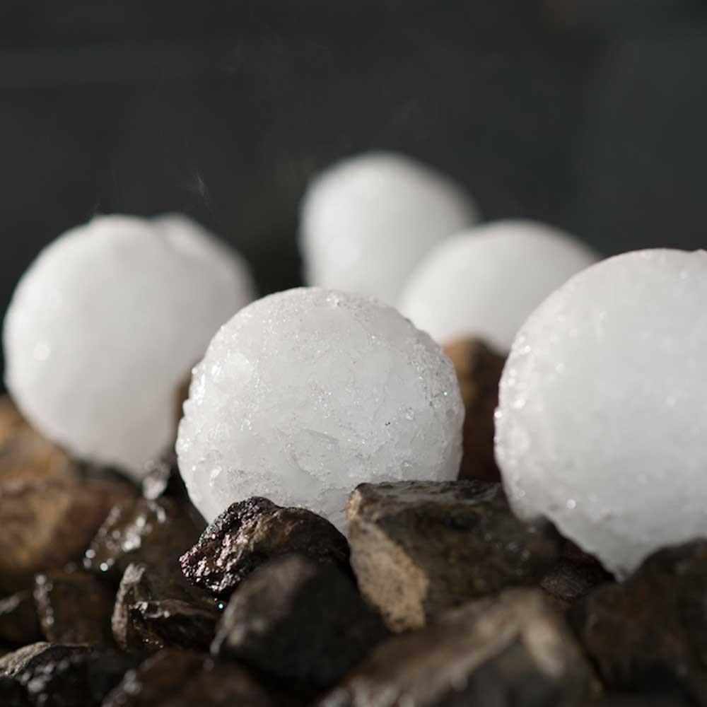 sauna-eisaufguss-kugel-saunagut-4 Eiskugeln auf dem Saunaofen