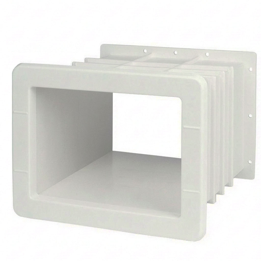 Weiße Pool-Skimmerbox mit rechteckiger Öffnung und Montageflanschen.