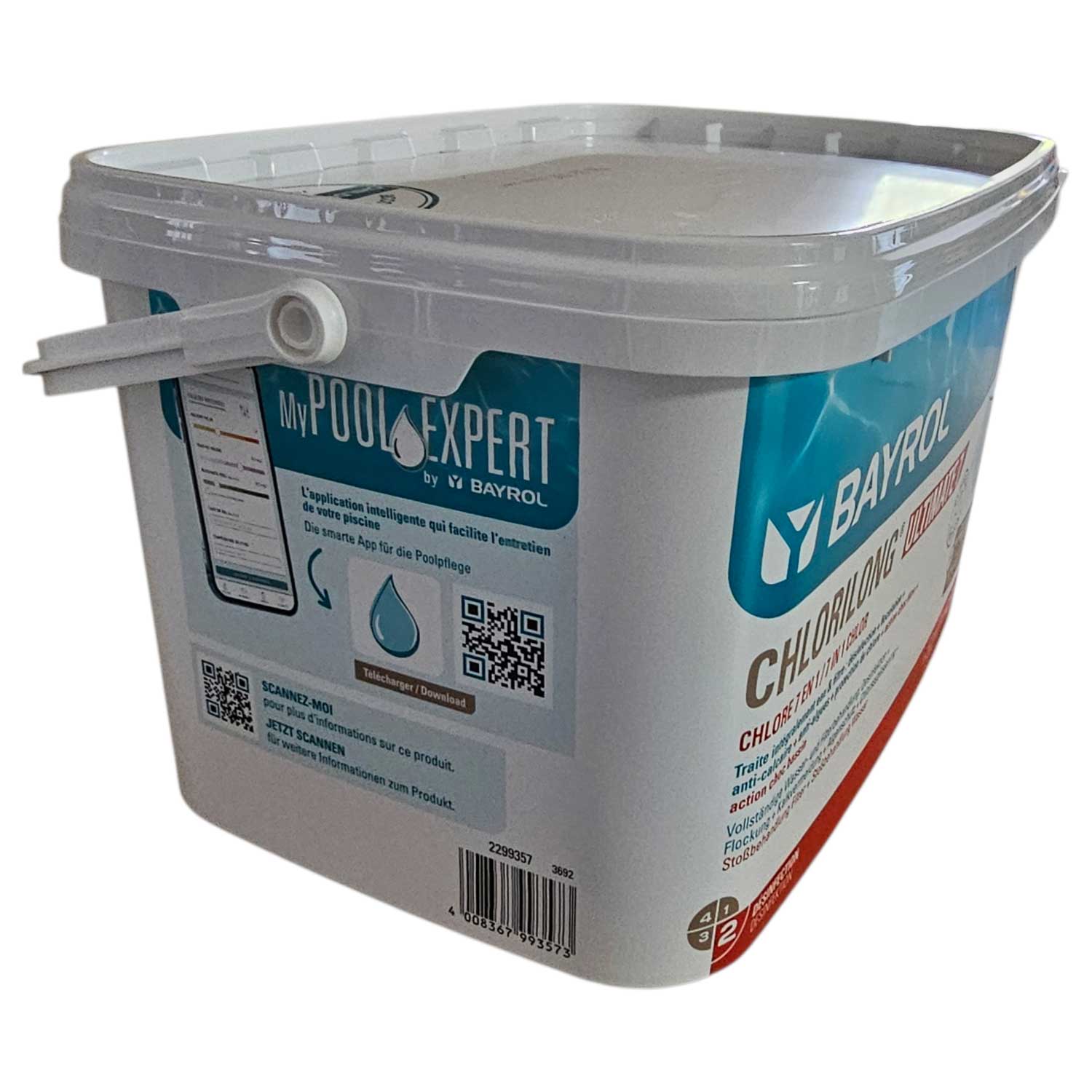 Weißer Plastikeimer mit Bayrol My Pool Expert Chlorilong Ultimate 7 Pool-Chlortabletten.