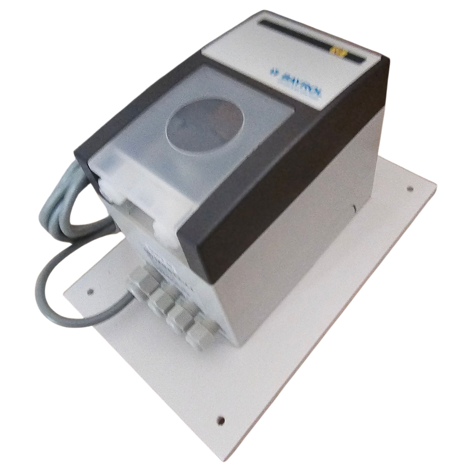 Poolsteuerungseinheit mit Anschlusskabel und Bedienelementen.