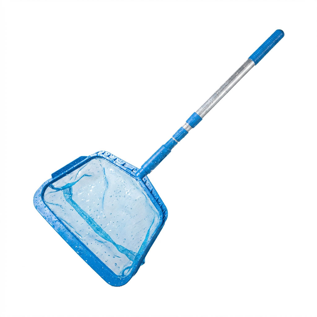 Blauer Poolskimmer mit langem Griff zum Reinigen von Wasseroberflächen.