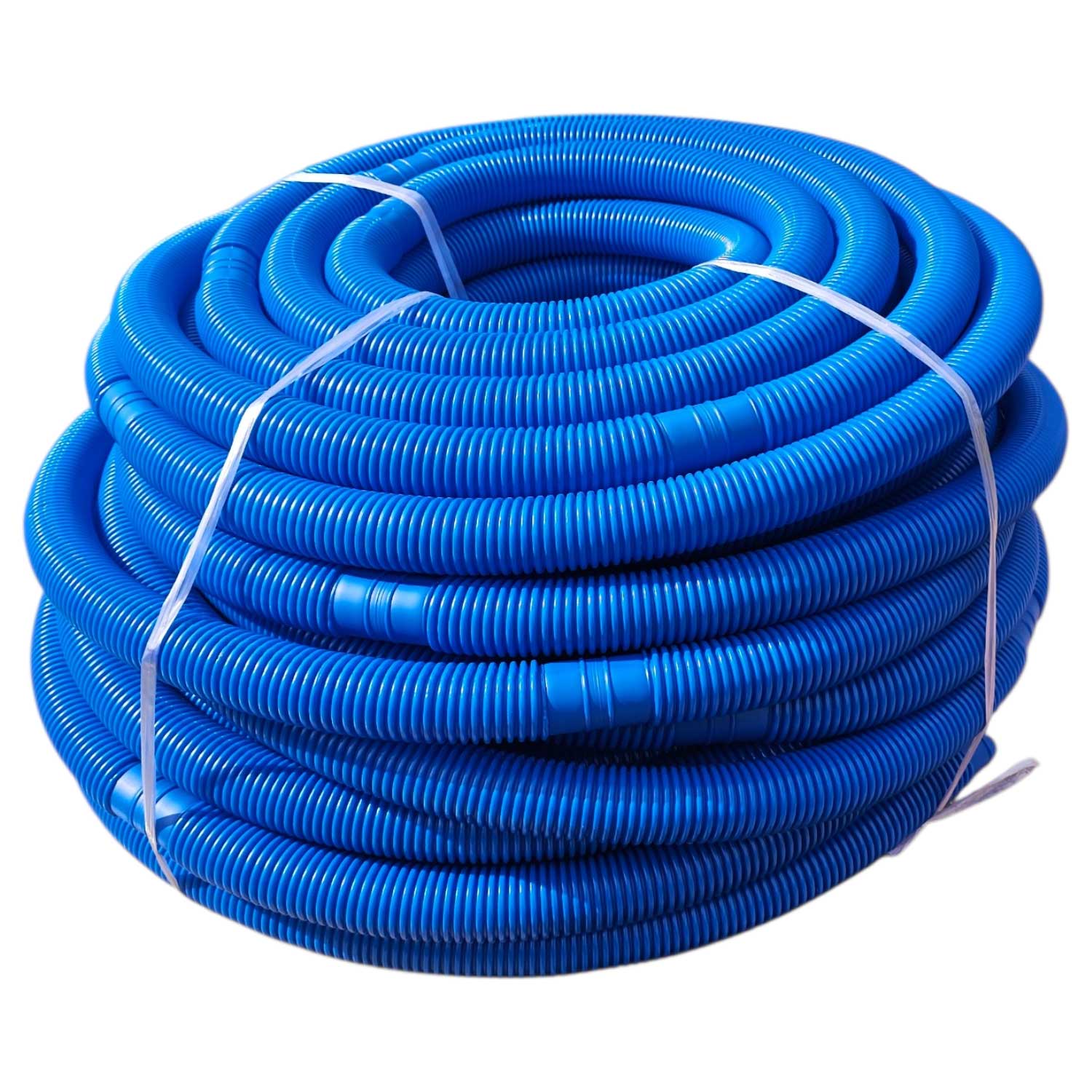 Aufgerollter blauer Poolsaugerschlauch zum Reinigen von Schwimmbädern.