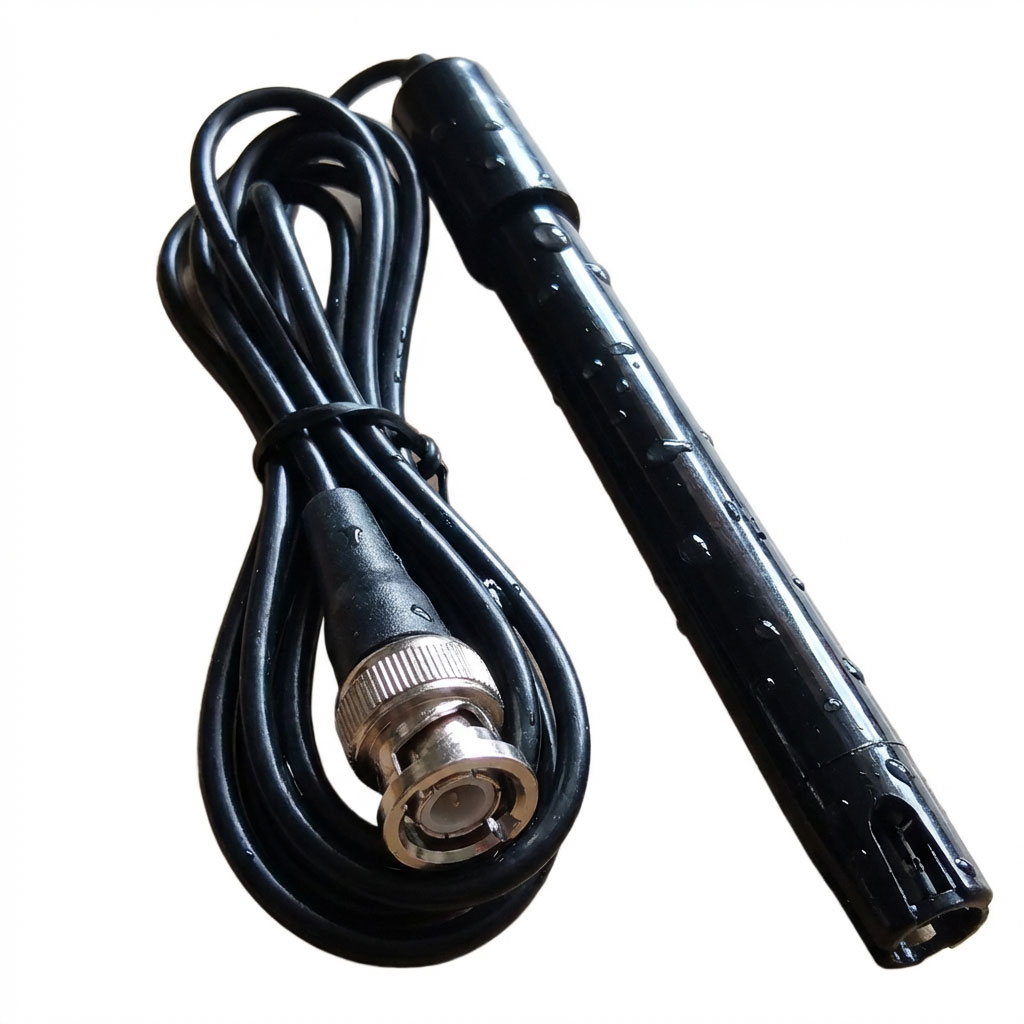 Schwarzes Kabel mit Sensor und Anschluss für Wassertestgeräte.