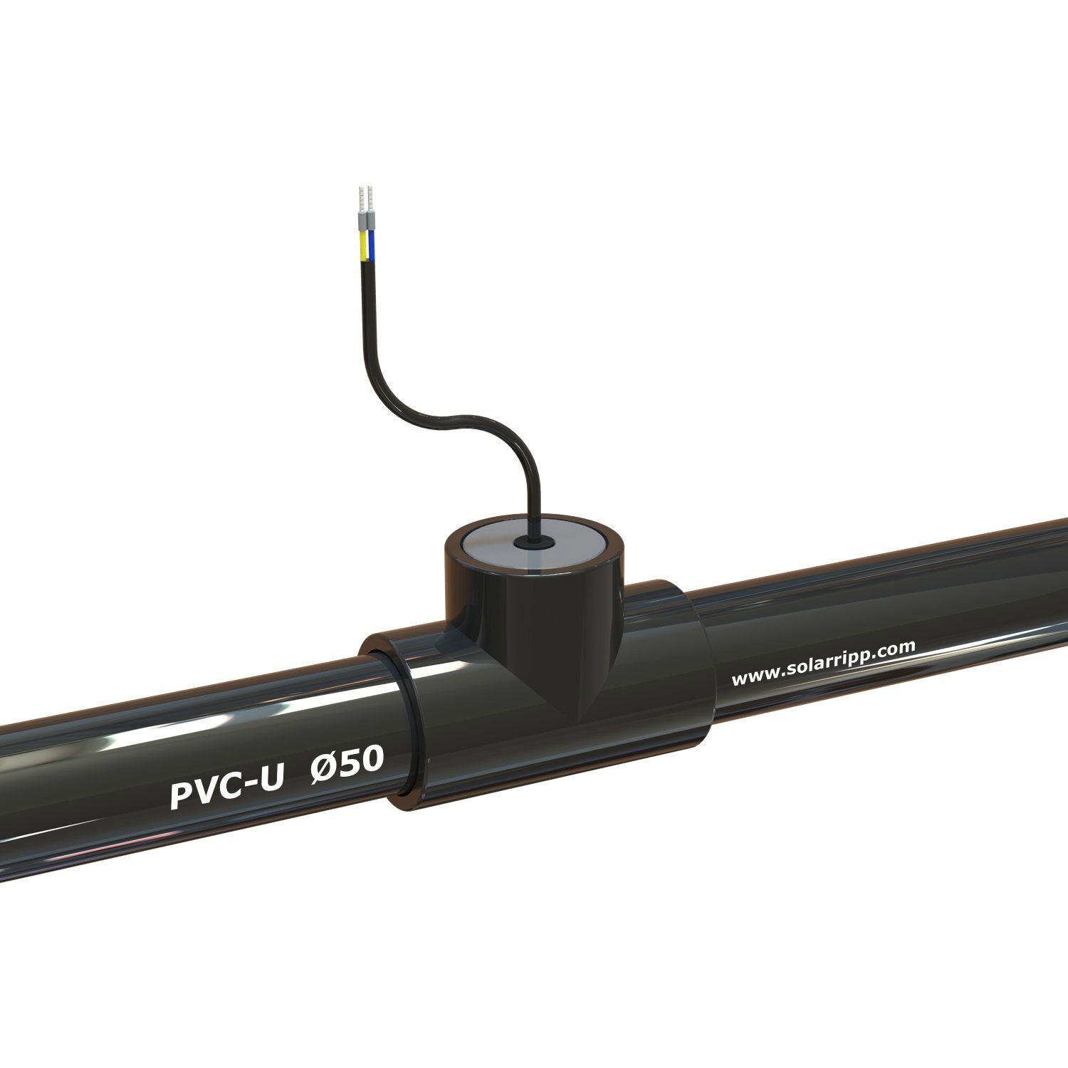 Nahaufnahme eines PVC-U-Rohrs Ø50 mit einem Sensor und einer elektrischen Verkabelung, die oben herausragen.