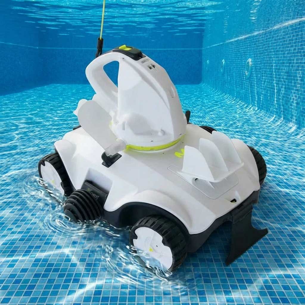 Bild eines weißen Roboter-Poolreinigers, der zur automatischen Reinigung in einen gefliesten Pool eingetaucht ist.