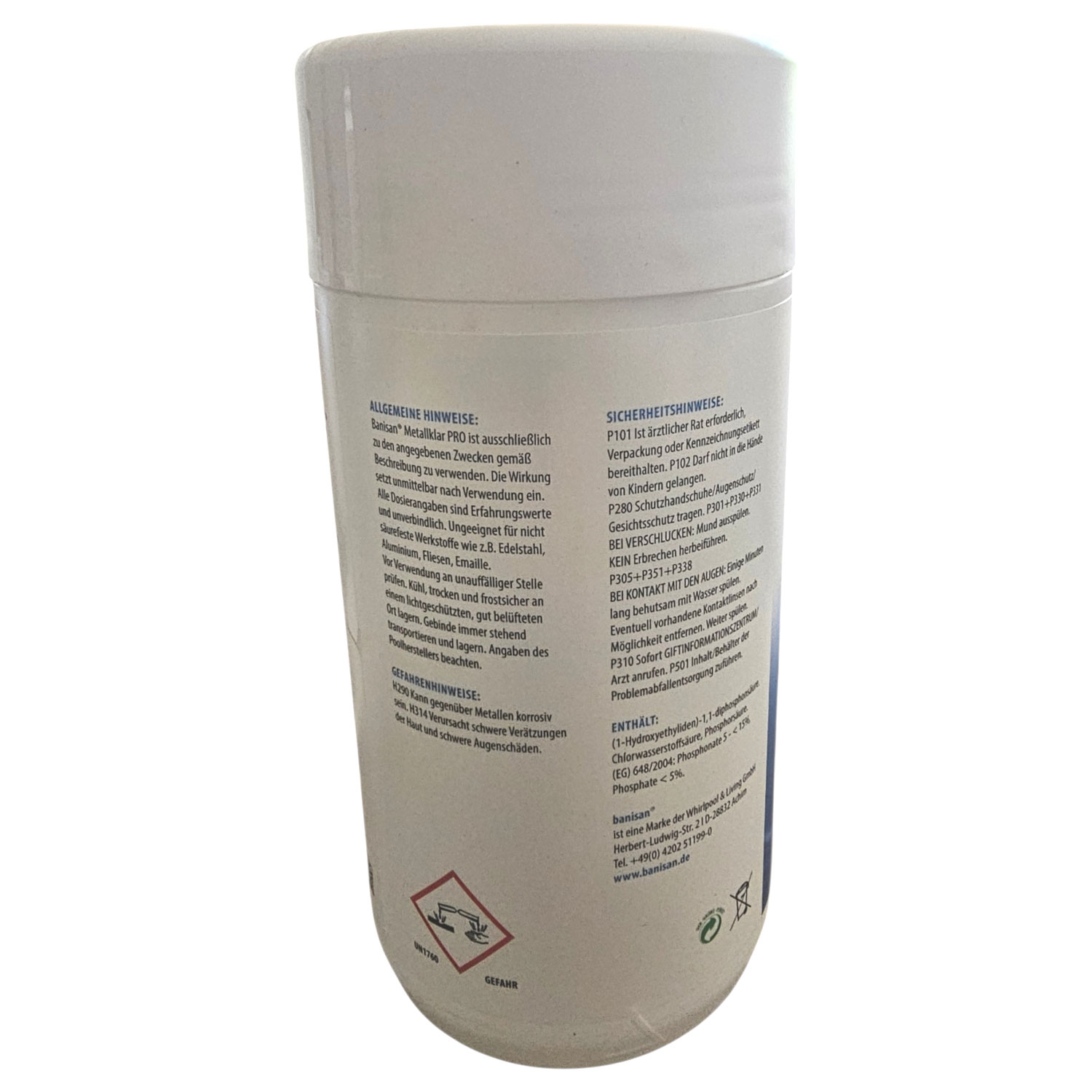 Behälter mit Sicherheitshinweisen für Poolpflegeprodukt.