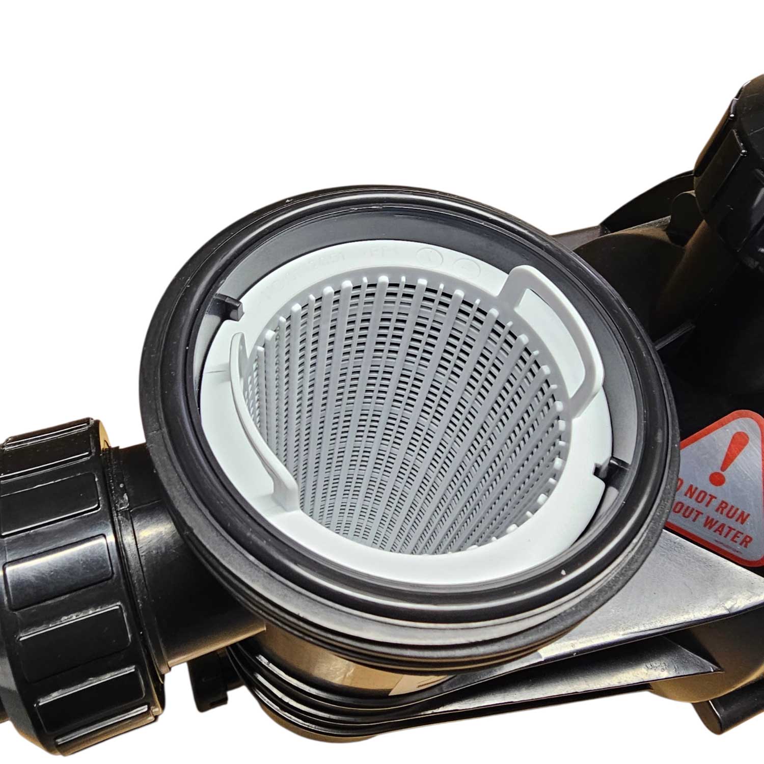 Poolfilter mit abnehmbarem Netzkorb zum Sammeln von Schmutz.